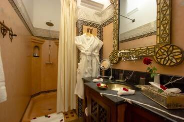 Riad Kaiss By Anika
