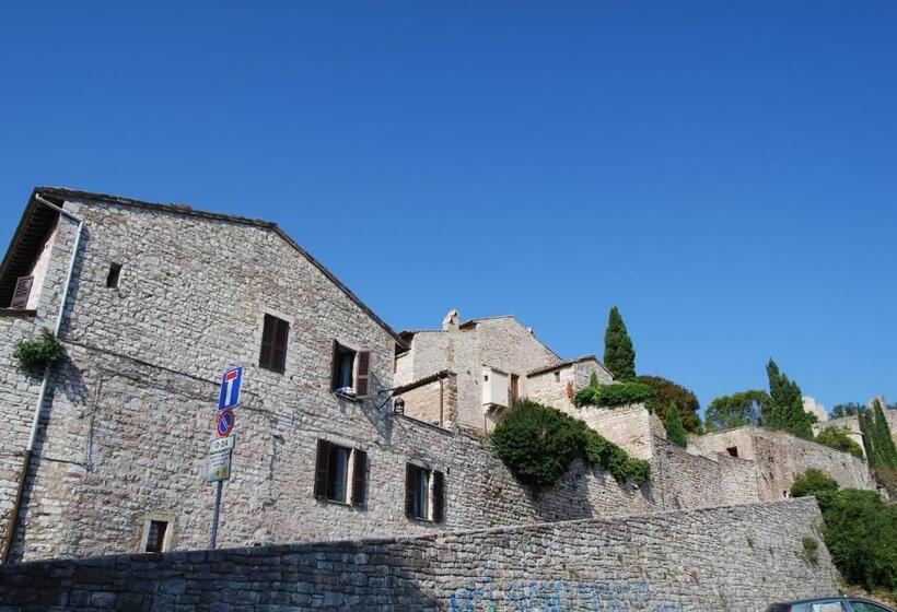 فندق Albergo La Rocca