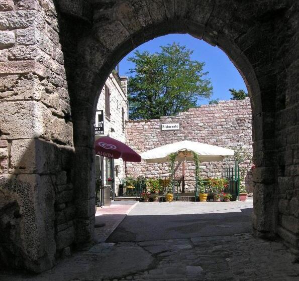 فندق Albergo La Rocca