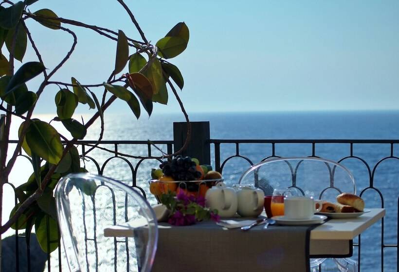 هتل Baia Azzurra