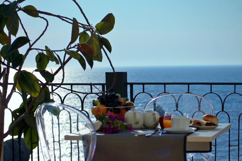 هتل Baia Azzurra