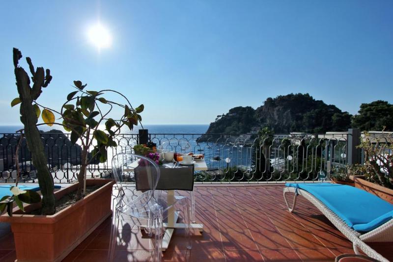 هتل Baia Azzurra