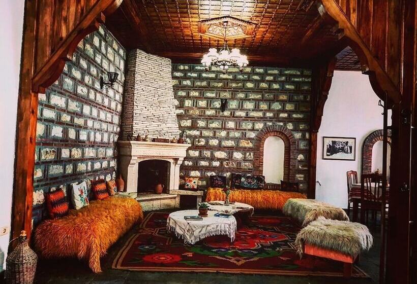 בית מלון כפרי Berati