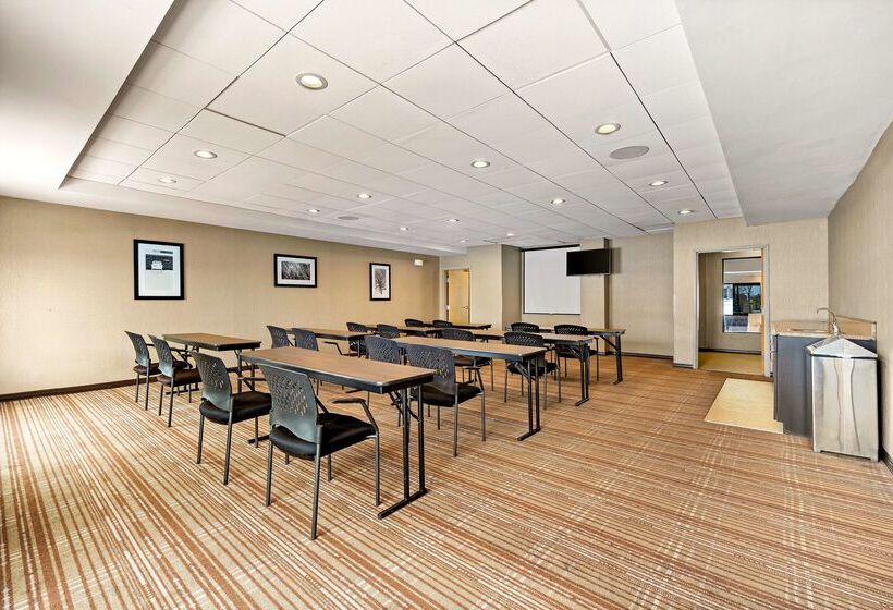 בית מלון כפרי Sonesta Essential Indianapolis Airport