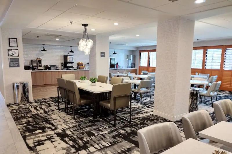 هتل Best Western Plus Dalton Inn