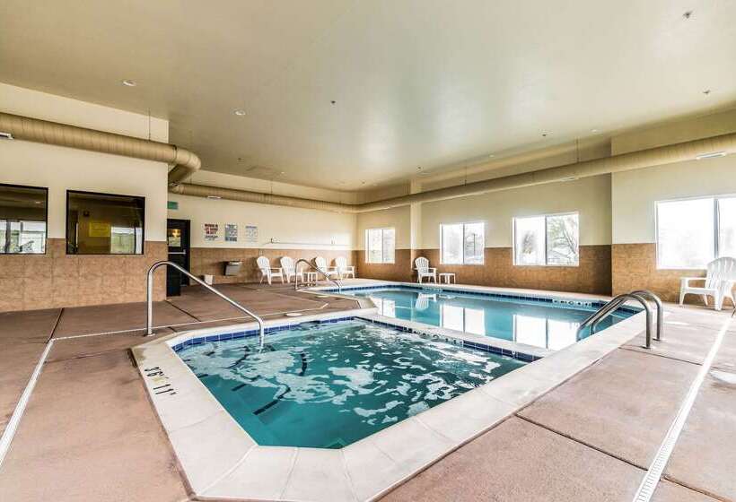 호텔 Comfort Inn & Suites