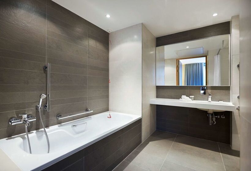 Doubletree By Hilton Hotel London  Tower Of London