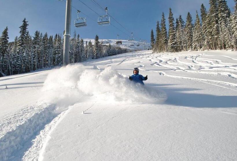 בית מלון כפרי Fernie Slopeside Lodge