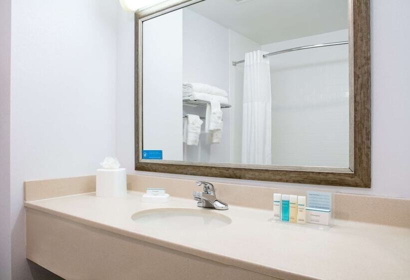 هتل Hampton Inn Council Bluffs