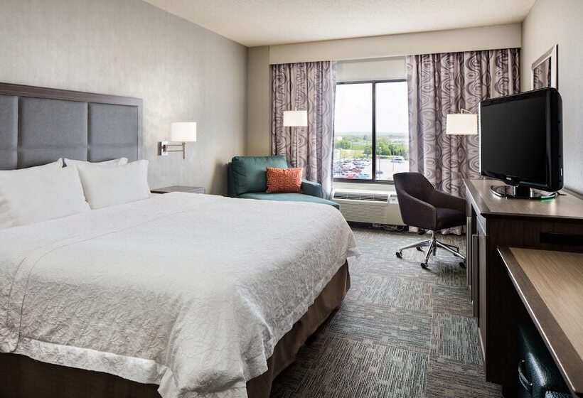 هتل Hampton Inn Council Bluffs