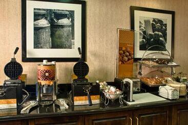 هتل Hampton Inn Spring Lake Fayetteville