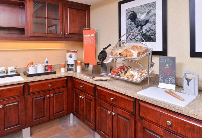 هتل Hampton Inn & Suites Daytonvandalia