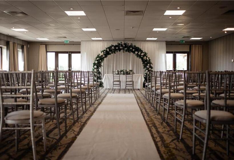 هتل Hilton London Syon Park