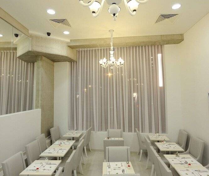 ホテル Kyriad Prestige Perpignan Centre Del Mon