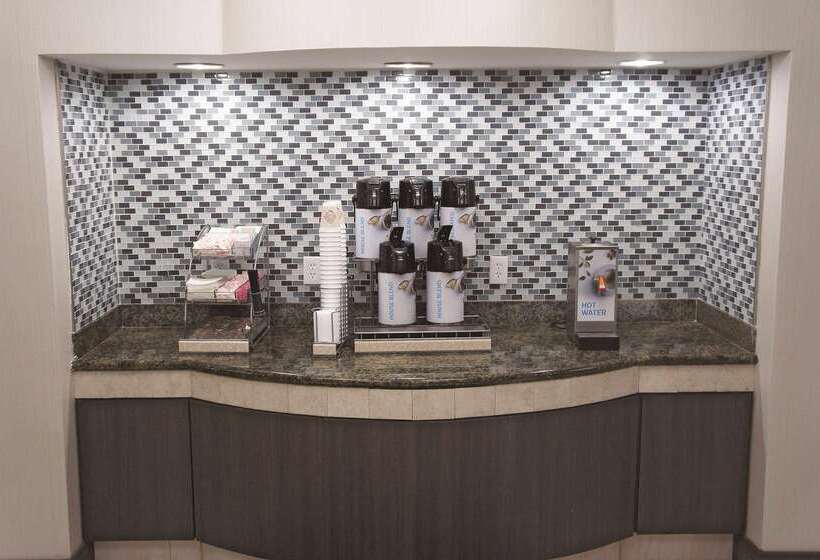 فندق La Quinta Inn & Suites By Wyndham Covington