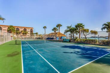هتل Marco Bay Resort At Anglers Cove