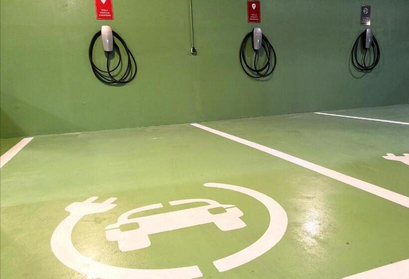 호텔 NH Bratislava Gate One