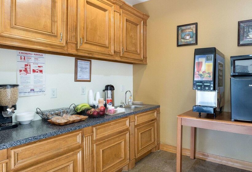 هتل Rodeway Inn & Suites