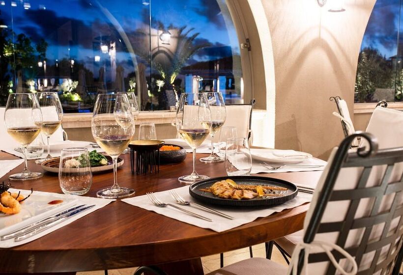 هتل The Westin Resort Costa Navarino
