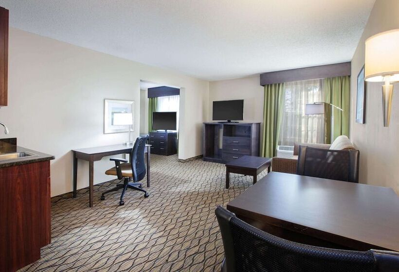هتل Wingate By Wyndham Roseville/detroit
