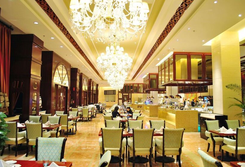 Отель Wyndham Grand Plaza Royale Palace Chengdu