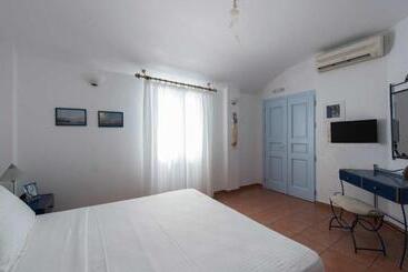 Kastro Suites