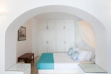 Kastro Suites