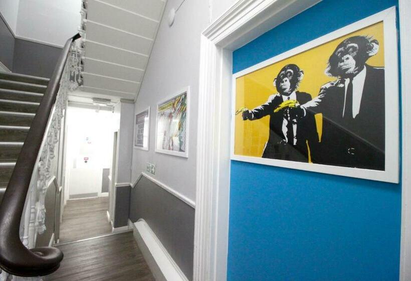 Smart Hyde Park Inn Hostel