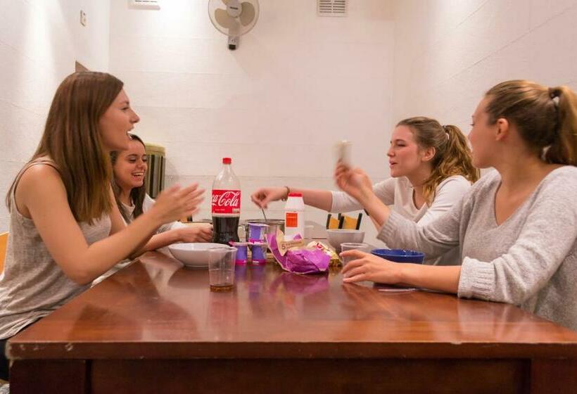 Smart Hyde Park Inn Hostel