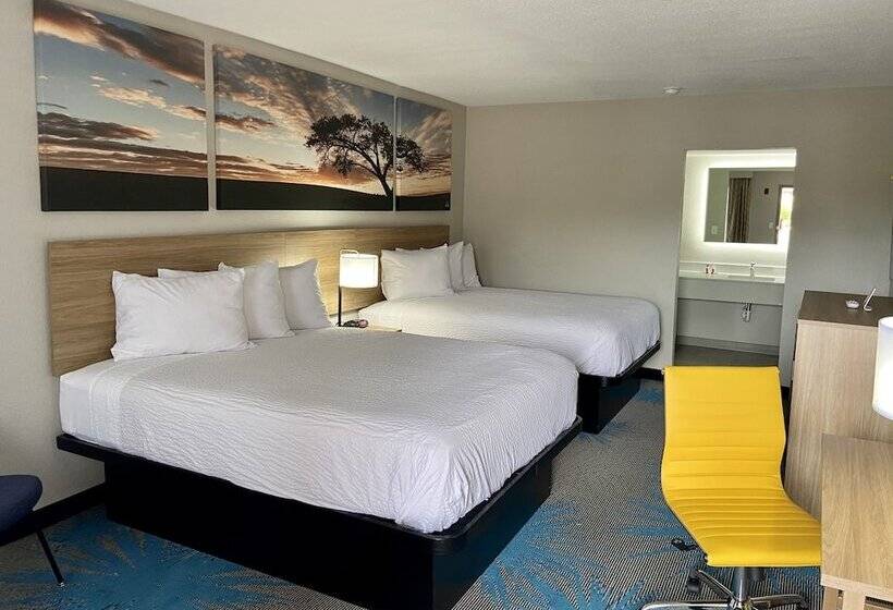 Отель Days Inn By Wyndham Newnan