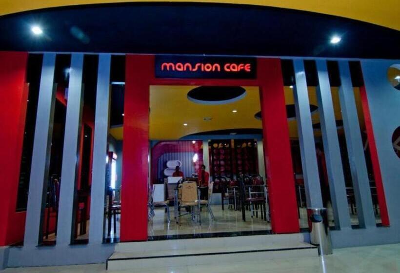 בית מלון כפרי Grand Mansion  Blitar