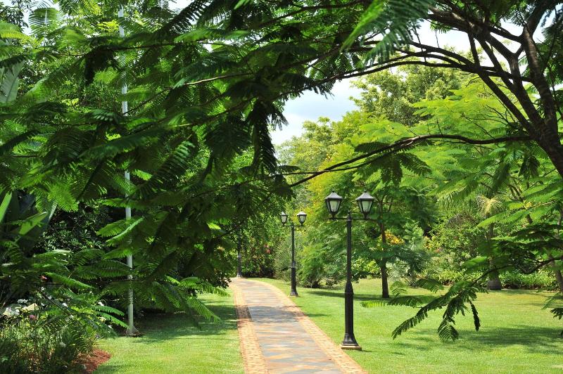 هتل Summerfield Luxury Resort & Botanical Garden