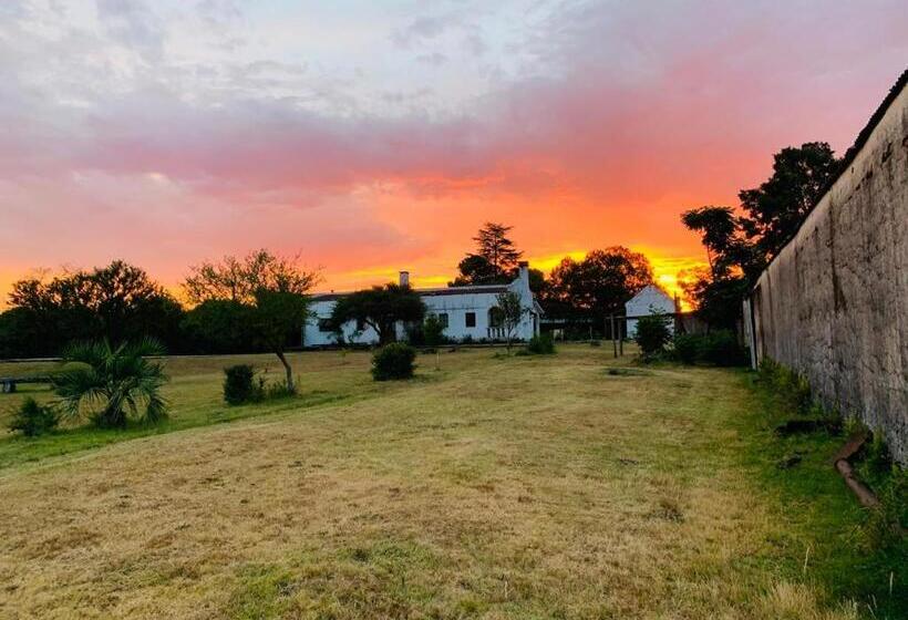 تختخواب و صبحانه Estancia Turística El Ombú