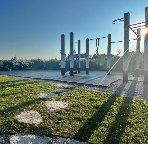 مبيت وإفطار Thistledown Lodge