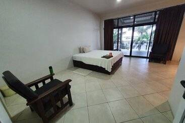 تختخواب و صبحانه Zambezi Riverside Accommodation