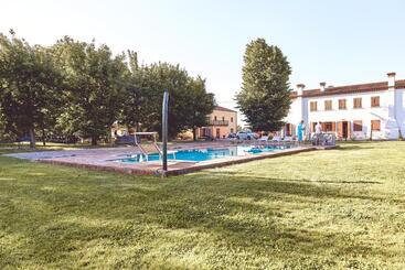 هتل Agriturismo La Foscarina