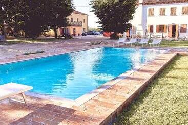 هتل Agriturismo La Foscarina