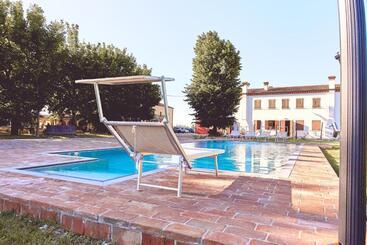 هتل Agriturismo La Foscarina