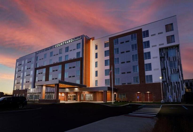 هتل Courtyard By Marriott Indianapolis Fishers