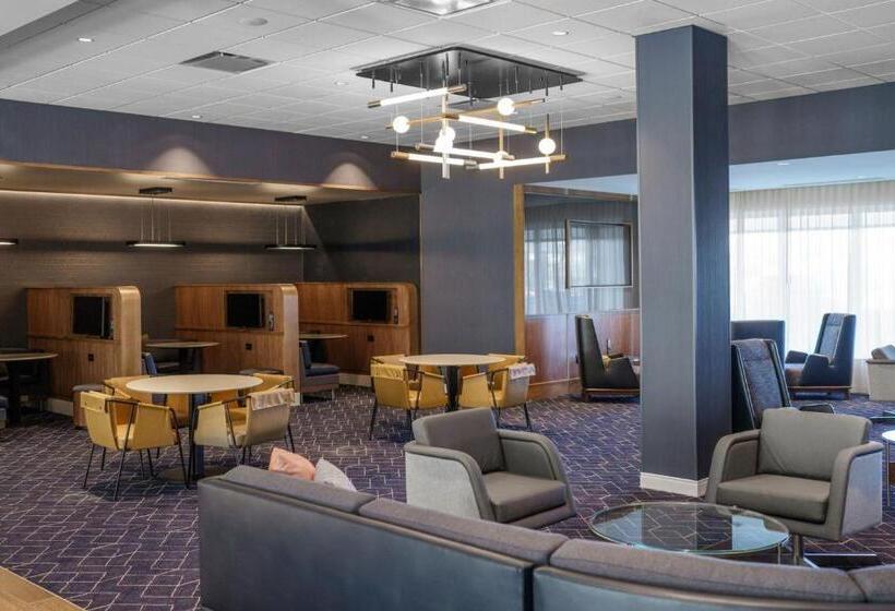 هتل Courtyard By Marriott Indianapolis Fishers