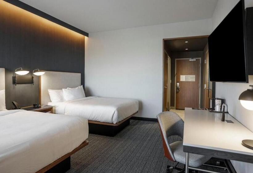 هتل Courtyard By Marriott Indianapolis Fishers