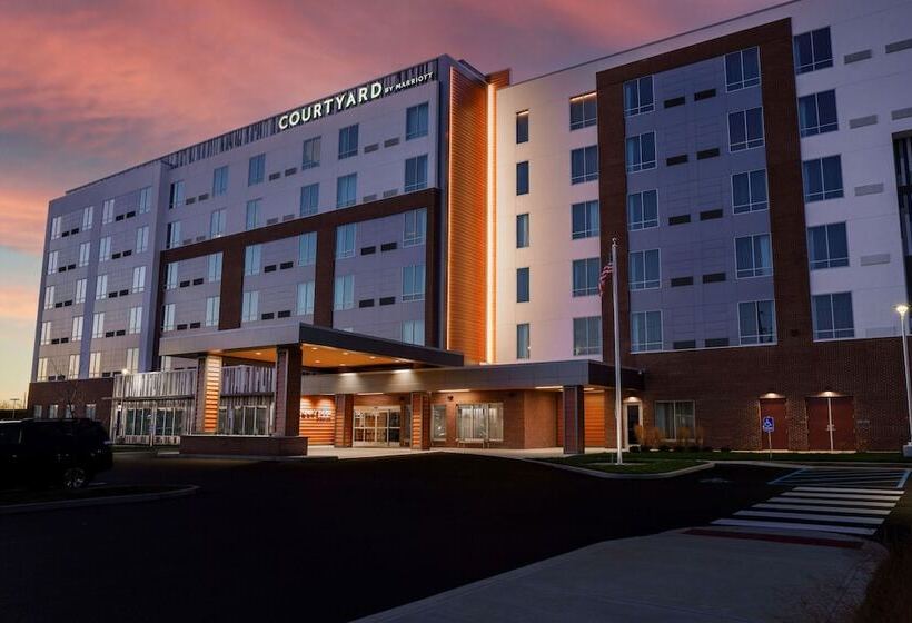 هتل Courtyard By Marriott Indianapolis Fishers