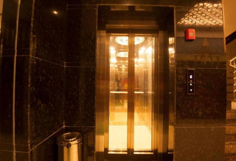 בית מלון כפרי Mc Suites Mysuru