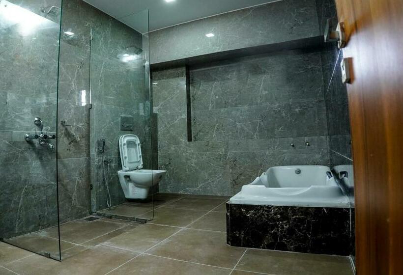 Отель Mpsroyalsuites