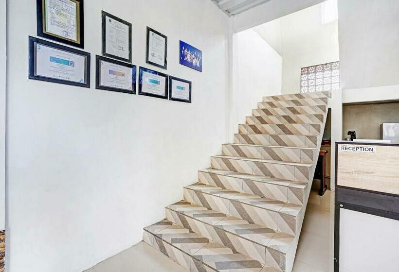 בית מלון כפרי Oyo 90678 Omah Kulo Guest House