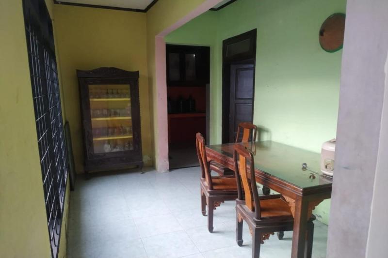 هتل Oyo 90699 Yellow White Guesthouse Palu