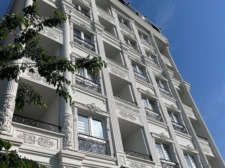 White House Apart