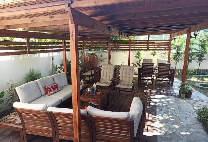 مبيت وإفطار Konak Bi̇ndalli