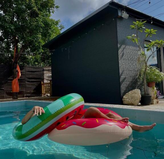 تختخواب و صبحانه 弎trinity