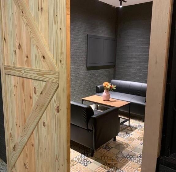 تختخواب و صبحانه 弎trinity